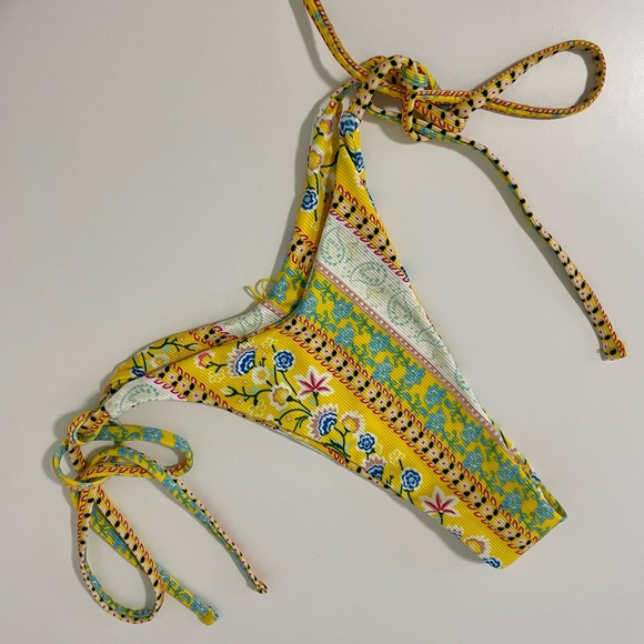 Bikini Bottom - Picture 1 of 2